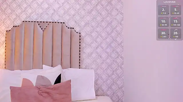 Pia Johnson  online show from 29, 11, 2025