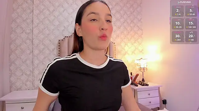 Pia Johnson  online show from 14, 12, 2025