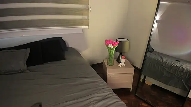 MERIDA TAYLOR online show from 22, 4, 2026