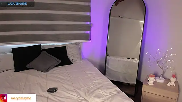 MERIDA TAYLOR online show from 9, 1, 2026