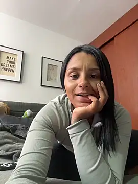 Snapshot of J_loren chatting on 3, 5, 2026 J loren online show from 3, 5, 2026