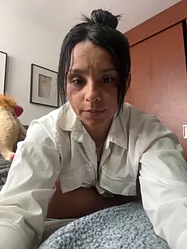 Snapshot of J_loren chatting on 22, 5, 2026 J loren online show from 22, 5, 2026