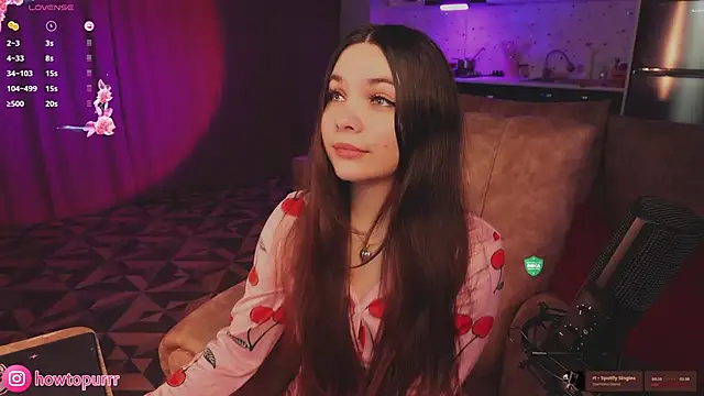 Snapshot of How2Meow chatting on 21, 4, 2026 How2Meow online show from 21, 4, 2026