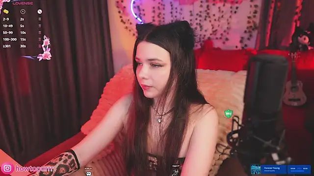 Snapshot of How2Meow chatting on 7, 7, 2026 How2Meow online show from 7, 7, 2026