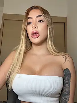 Snapshot of mi_suk11 chatting on 24, 10, 2025 mi suk11 online show from 24, 10, 2025