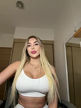 Snapshot of mi_suk11 chatting on 21, 11, 2025 mi suk11 online show from 21, 11, 2025