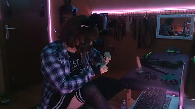 Ginny-the-bdsm-nympho online show from 16, 11, 2025