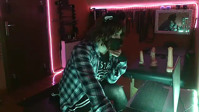 Ginny-the-bdsm-nympho online show from 8, 3, 2026