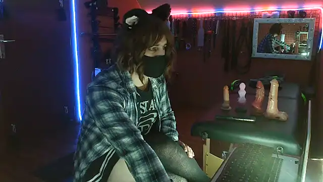 Snapshot of Ginny-the-bdsm-nympho chatting on 28, 5, 2026 Ginny-the-bdsm-nympho online show from 28, 5, 2026