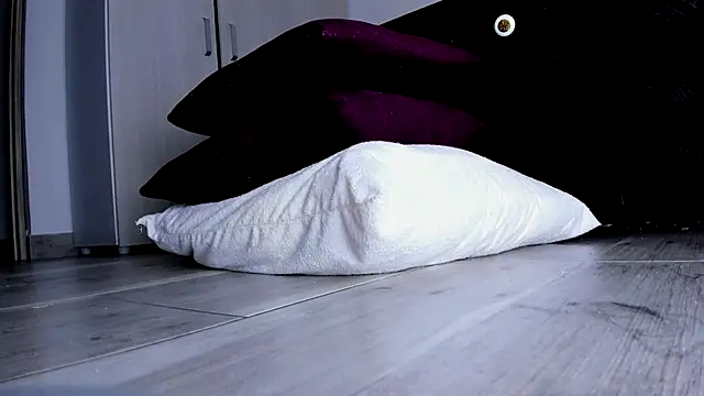 Skarleth69 online show from 21, 10, 2025