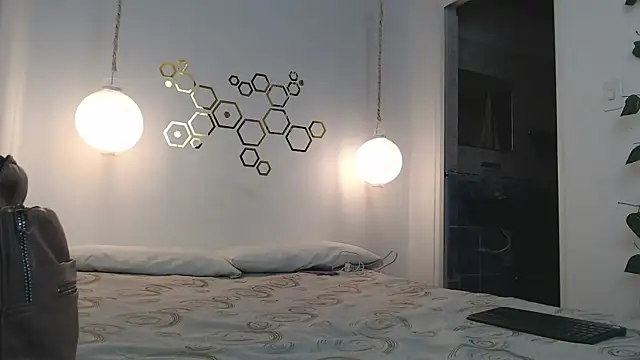 adriscute online show from 18, 3, 2025