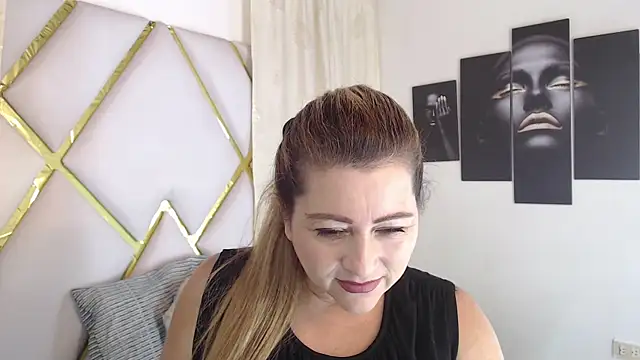 Danna Wester online show from 9, 2, 2025