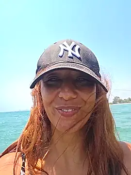 Snapshot of LeticiaWoods chatting on 7, 7, 2026 LeticiaWoods online show from 7, 7, 2026