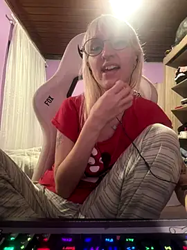 bunnydark00 online show from 4, 11, 2025