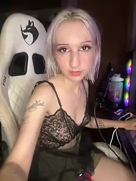 bunnydark00 online show from 13, 4, 2026