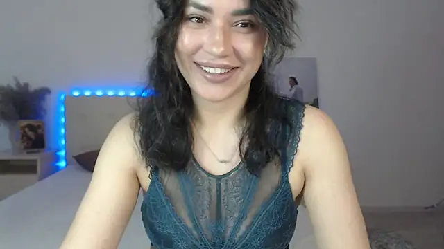 Snapshot of RoxannePure chatting on 5, 5, 2026 RoxannePure online show from 5, 5, 2026