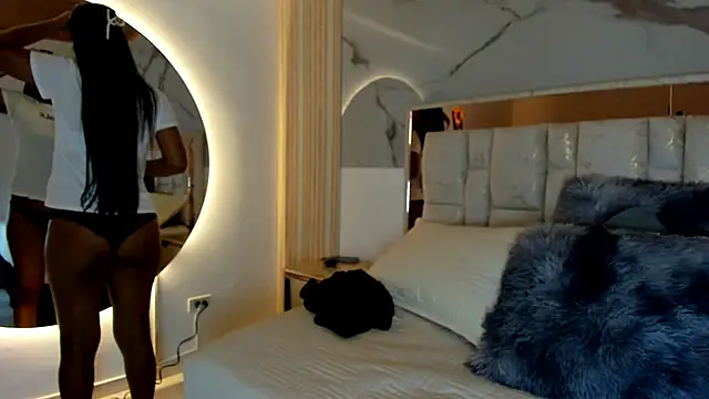 Snapshot of Naughty__Mom chatting on 19, 6, 2026 Naughty Mom online show from 19, 6, 2026