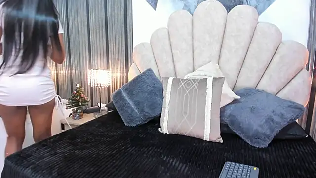 Naughty  Mom online show from 19, 12, 2025