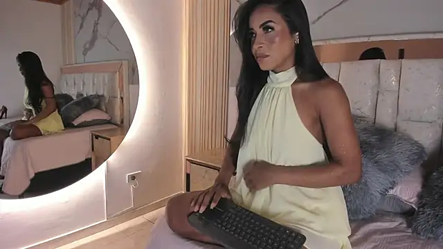 Naughty  Mom online show from 22, 4, 2026