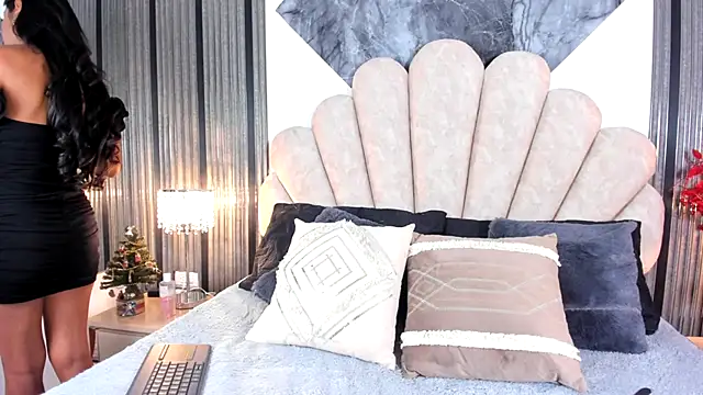 Naughty  Mom online show from 16, 12, 2025