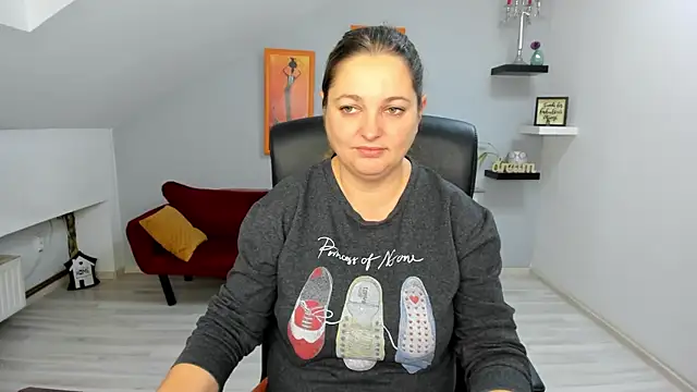 LollaGirl online show from 25, 11, 2025