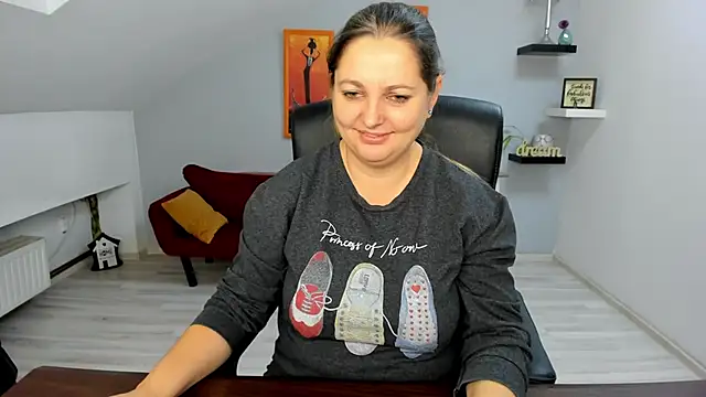 LollaGirl online show from 27, 11, 2025