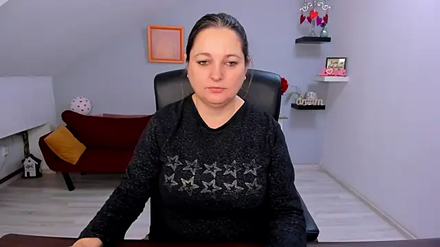 LollaGirl online show from 12, 2, 2026