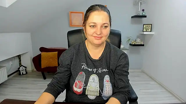 LollaGirl online show from 30, 11, 2025