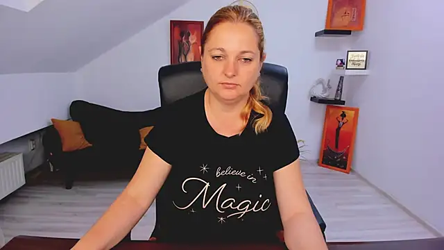 Snapshot of LollaGirl chatting on 21, 5, 2026 LollaGirl online show from 21, 5, 2026