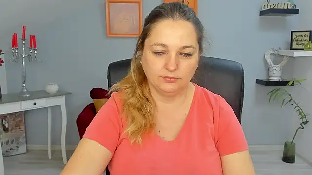 LollaGirl online show from 21, 3, 2025