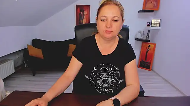 Snapshot of LollaGirl chatting on 19, 5, 2026 LollaGirl online show from 19, 5, 2026