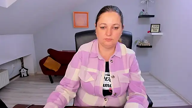 LollaGirl online show from 9, 4, 2026