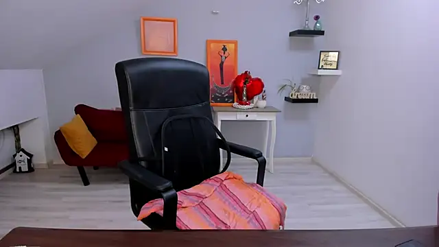 LollaGirl online show from 23, 2, 2026