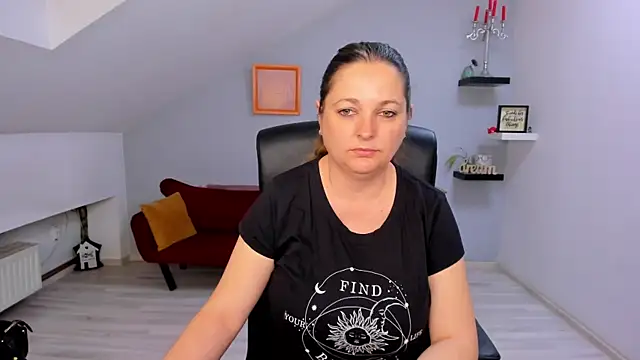 LollaGirl online show from 21, 4, 2026