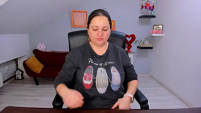 LollaGirl online show from 14, 2, 2026