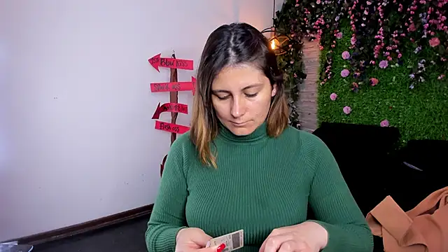 SarahDeyvis online show from 5, 11, 2025