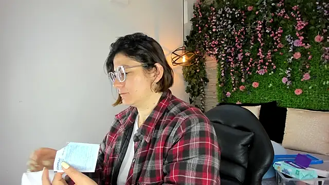 SarahDeyvis online show from 30, 11, 2025