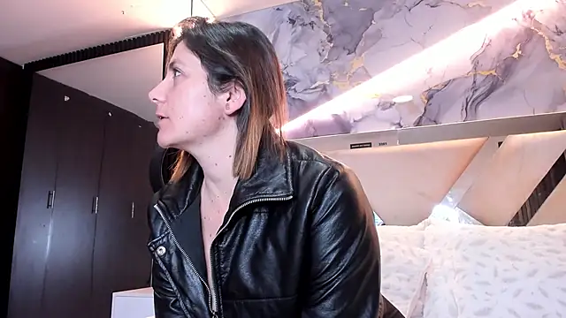 SarahDeyvis online show from 7, 3, 2026