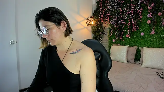 SarahDeyvis online show from 14, 12, 2025