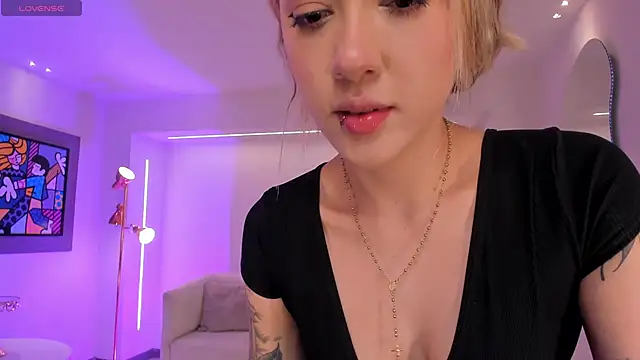 EveBensonX online show from 13, 10, 2025