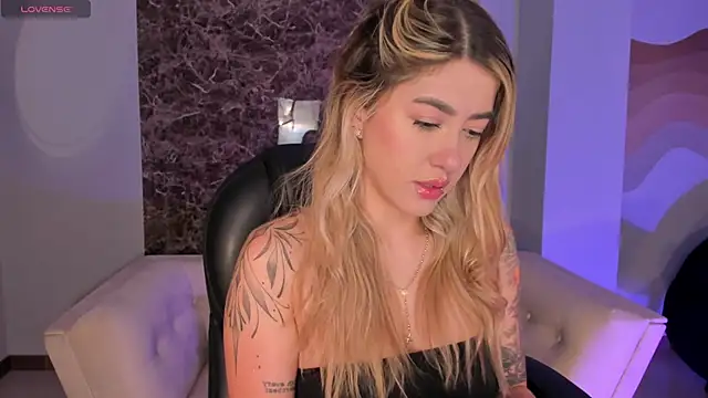 EveBensonX online show from 21, 11, 2025