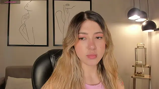 EveBensonX online show from 12, 4, 2026