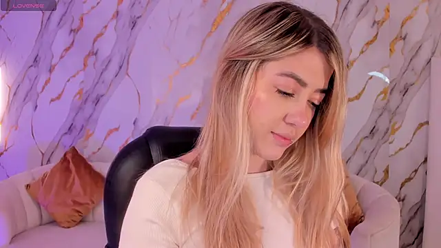 EveBensonX online show from 4, 12, 2025