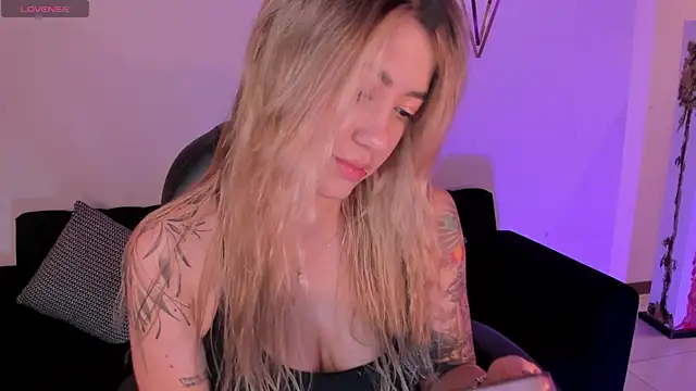 EveBensonX online show from 30, 11, 2025