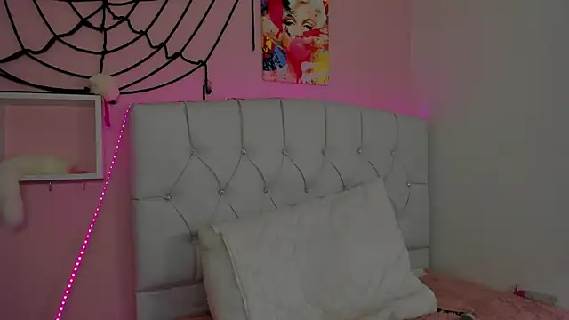 Snapshot of 18candys chatting on 20, 10, 2025 18candys online show from 20, 10, 2025