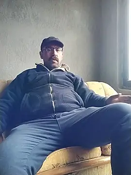 Snapshot of masculine_bear_daddy chatting on 4, 12, 2025 masculine bear daddy online show from 4, 12, 2025