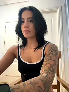 Snapshot of Ale_Lewis chatting on 15, 11, 2025 Ale Lewis online show from 15, 11, 2025