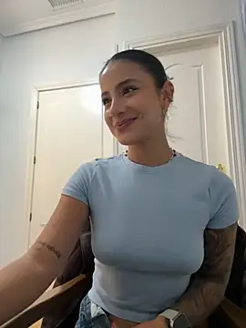 Snapshot of Ale_Lewis chatting on 16, 11, 2025 Ale Lewis online show from 16, 11, 2025