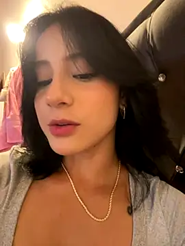 Snapshot of Ale_Lewis chatting on 27, 11, 2025 Ale Lewis online show from 27, 11, 2025