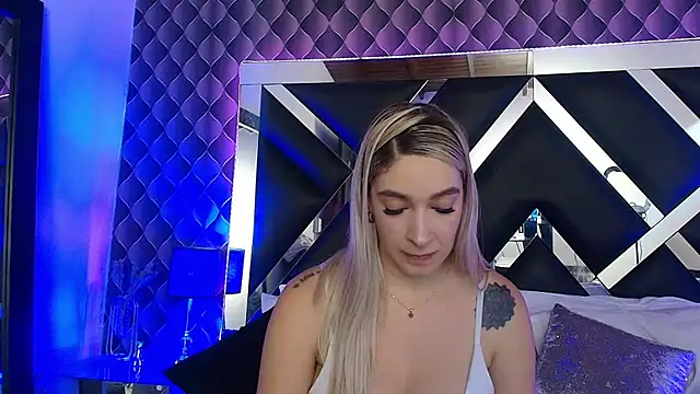 victoriaa lee  online show from 10, 11, 2025